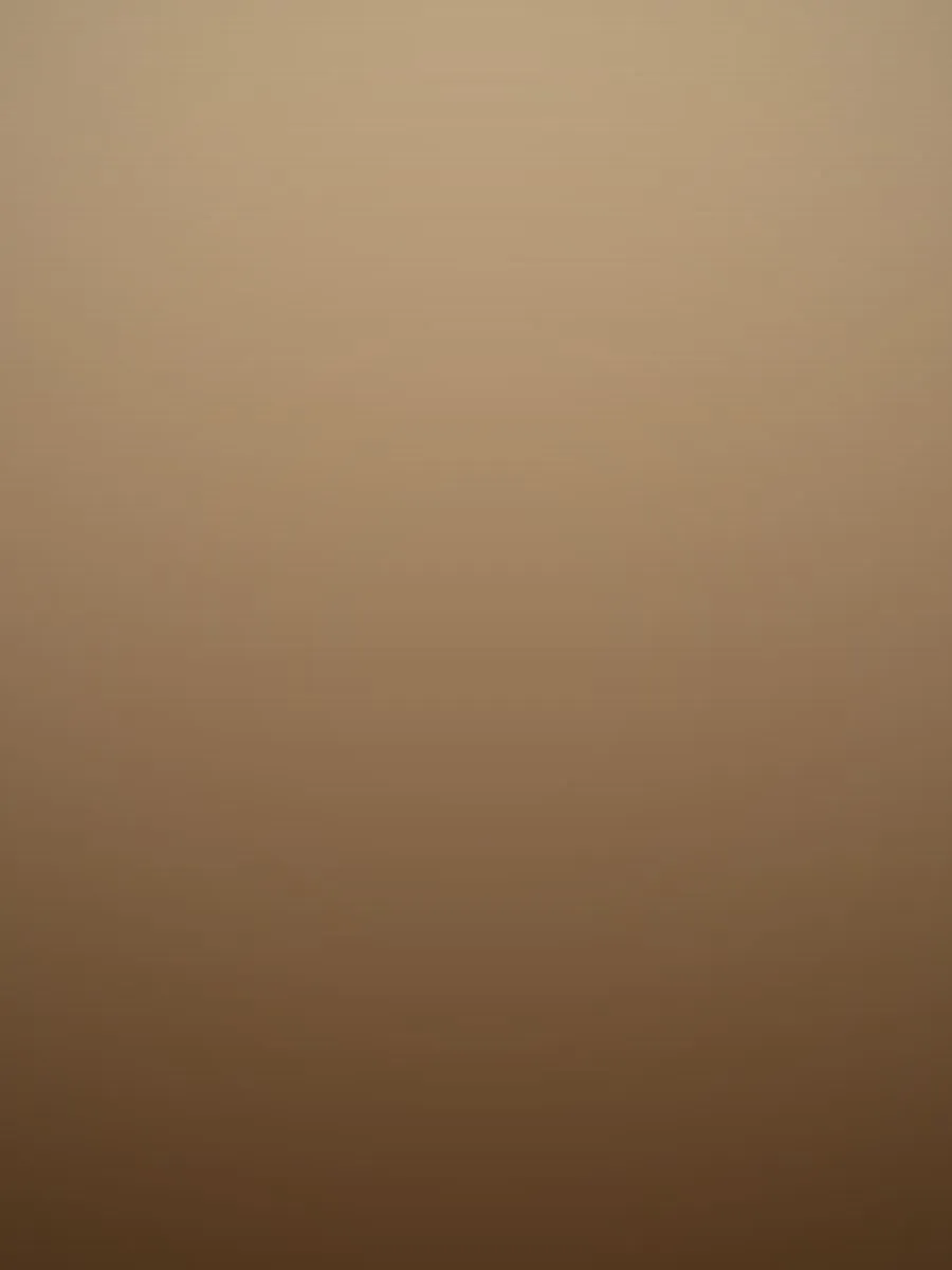 Kryształowe żyrandole nad parkietem tanecznym